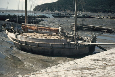 An boat at low tide, Incheon